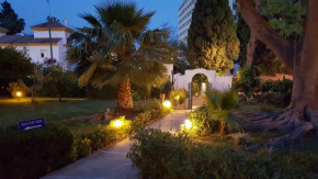 Гостиница Hostal Boutique Los Geranios del Pinar  Торремолинос